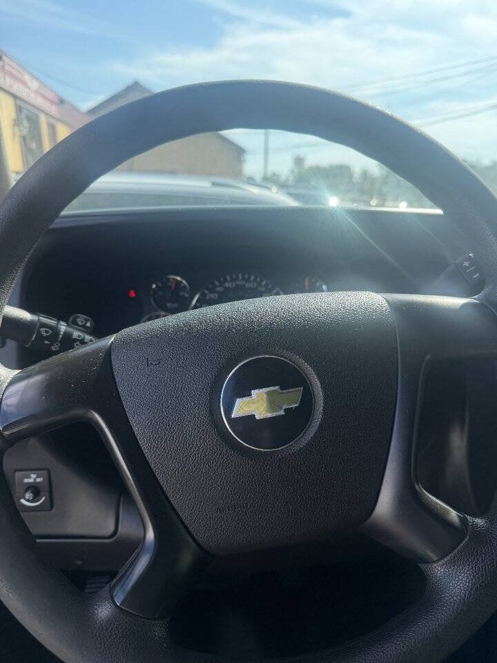 Used 2015 Chevrolet Express 2500 w/ Cold Climate Package RWD image 5
