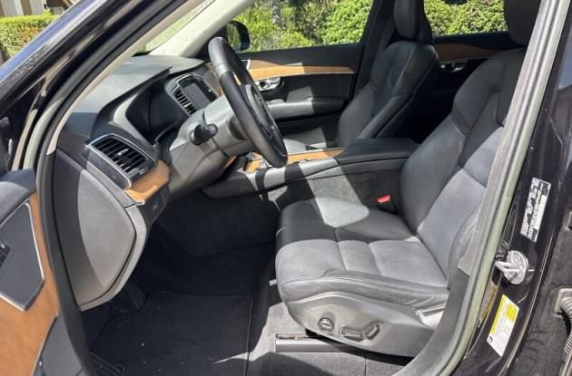 Used 2023 Volvo XC90 B6 Core w/ Protection Package Premier AWD/4WD image 3