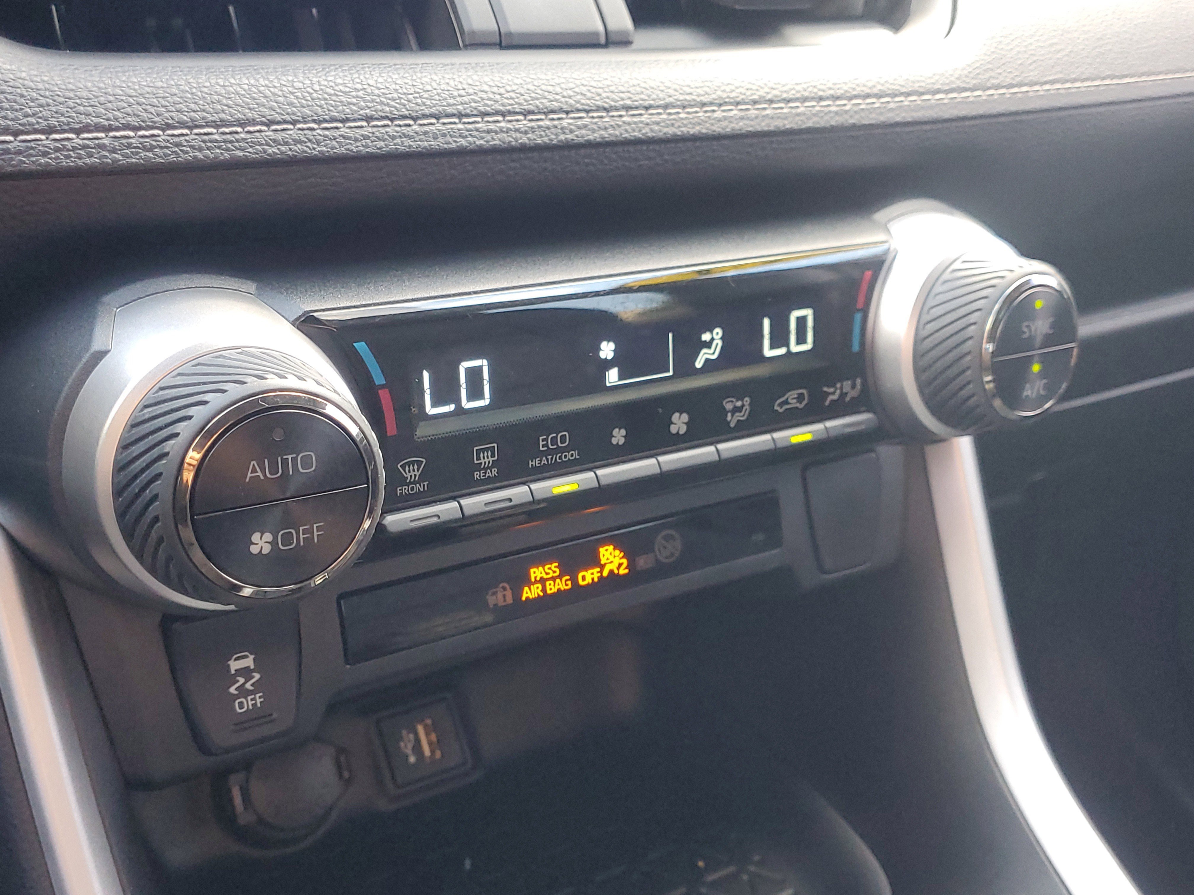 Used 2024 Toyota RAV4 AWD Hybrid image 28