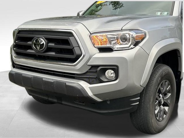 Used 2023 Toyota Tacoma SR5 AWD/4WD image 9