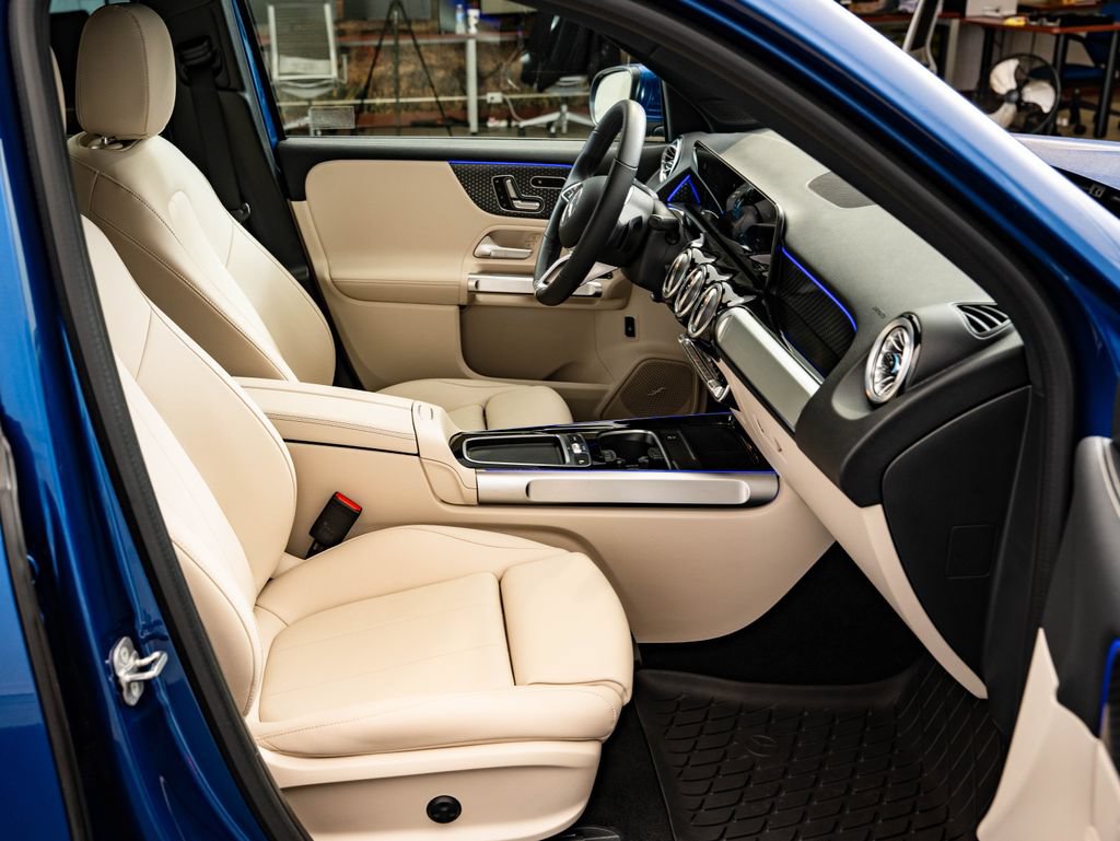 Used 2024 Mercedes-Benz EQB 300 4MATIC image 23
