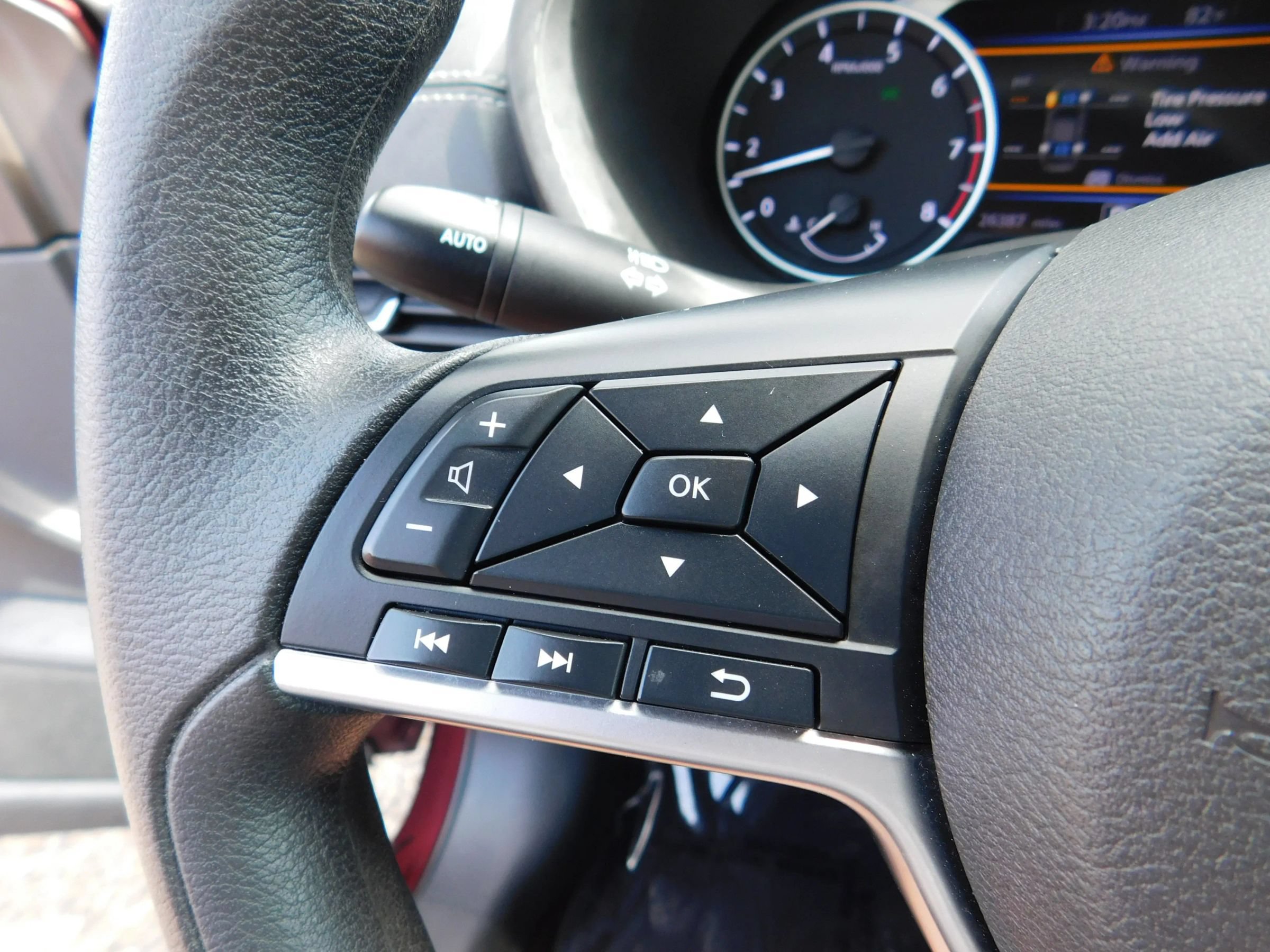 Used 2025 Nissan Sentra SV FWD image 20