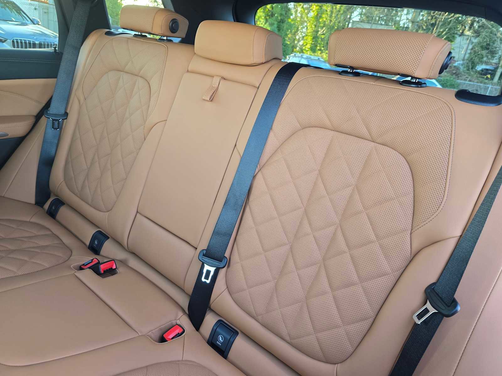 Used 2025 BMW X5 M60i w/ Climate Comfort Package image 17