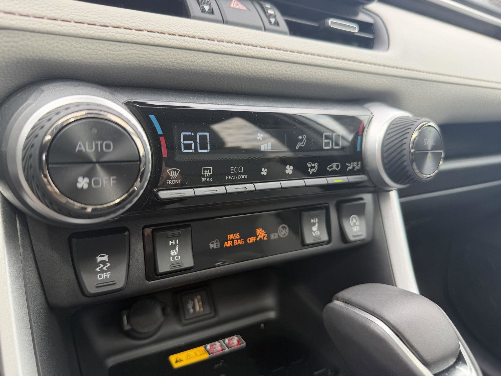 Used 2025 Toyota RAV4 XLE Premium image 29