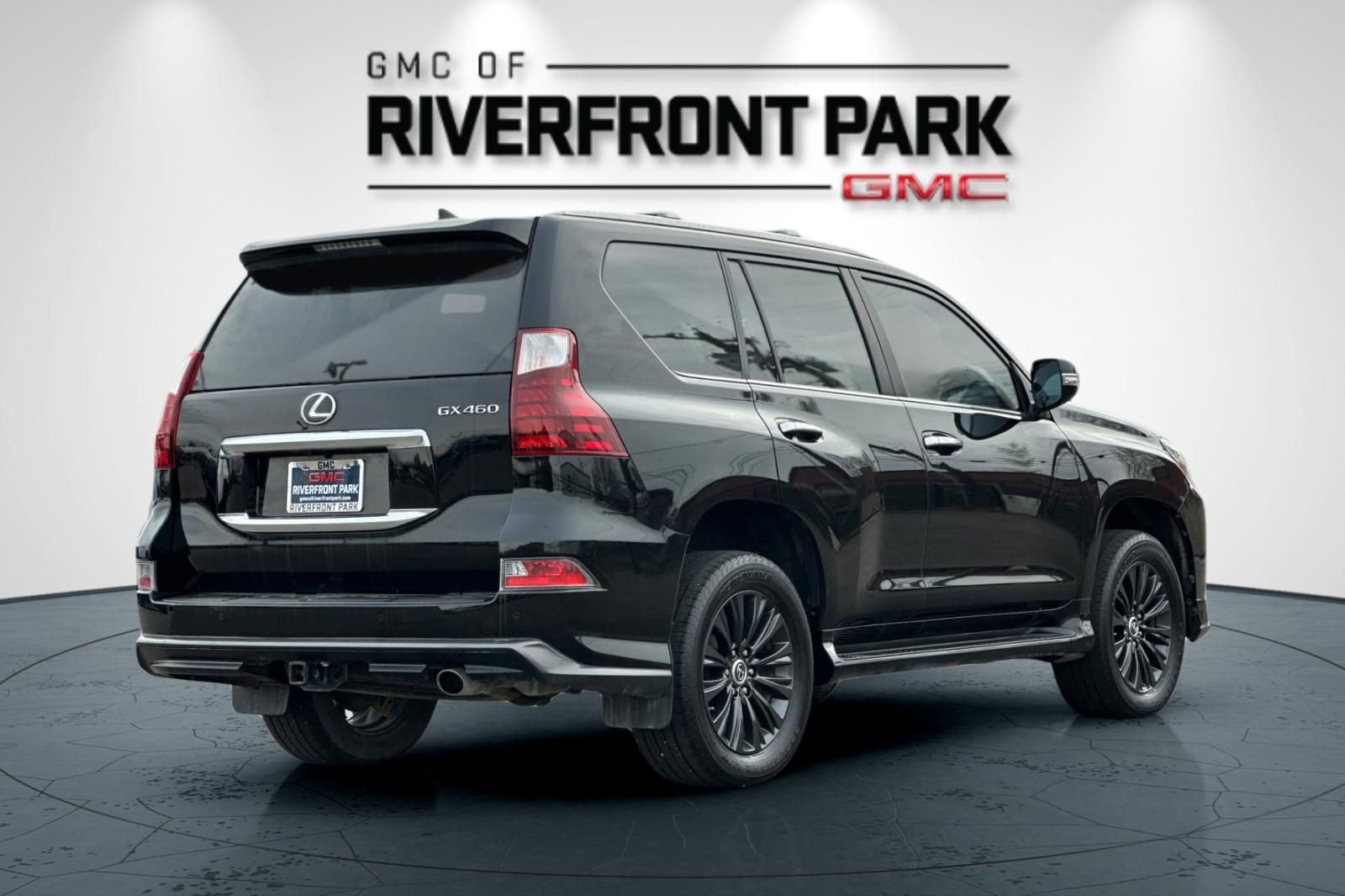 Used 2021 Lexus GX 460 Premium w/ Accessory Package image 3