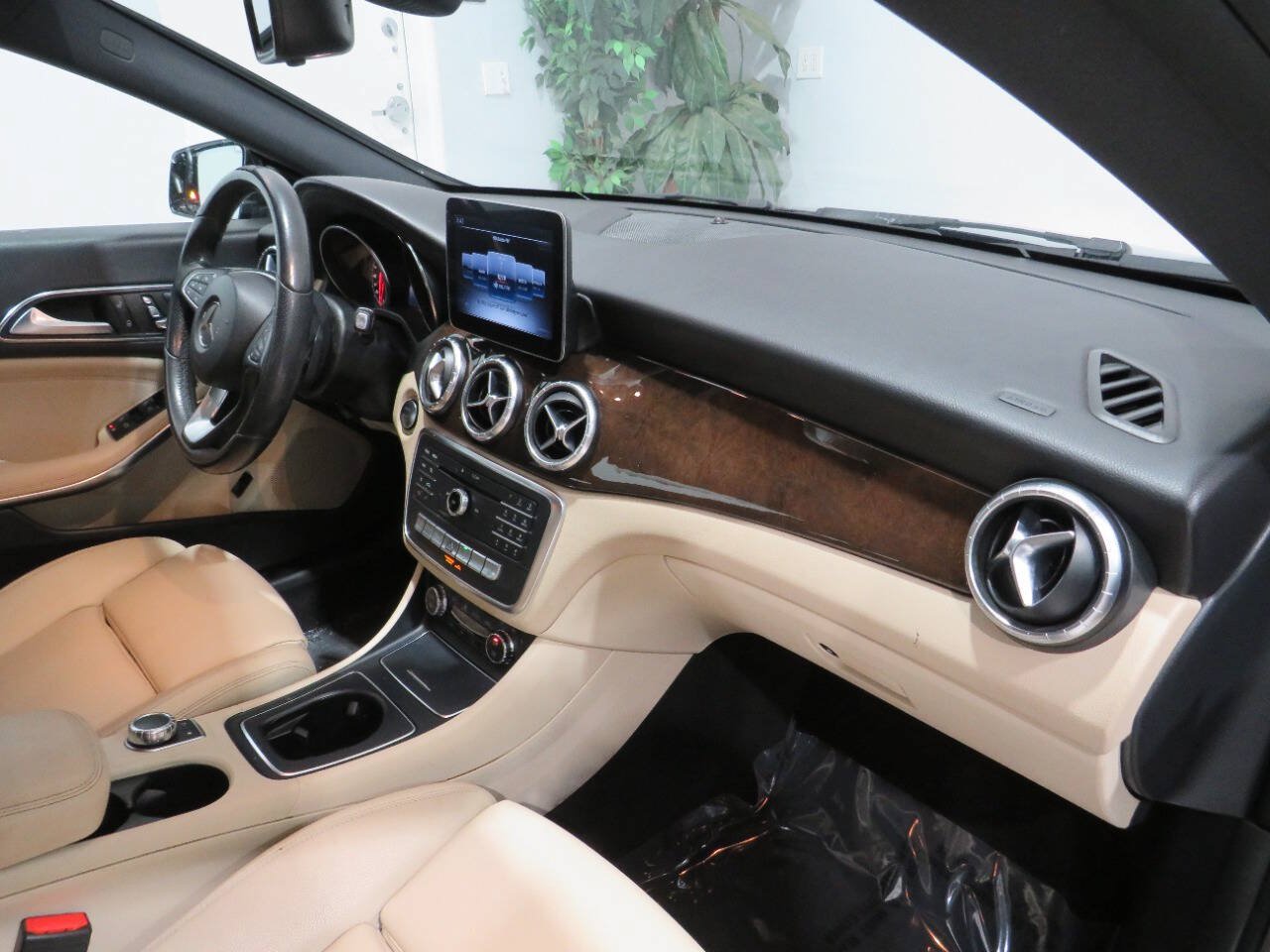 Used 2018 Mercedes-Benz CLA 250 4MATIC image 10
