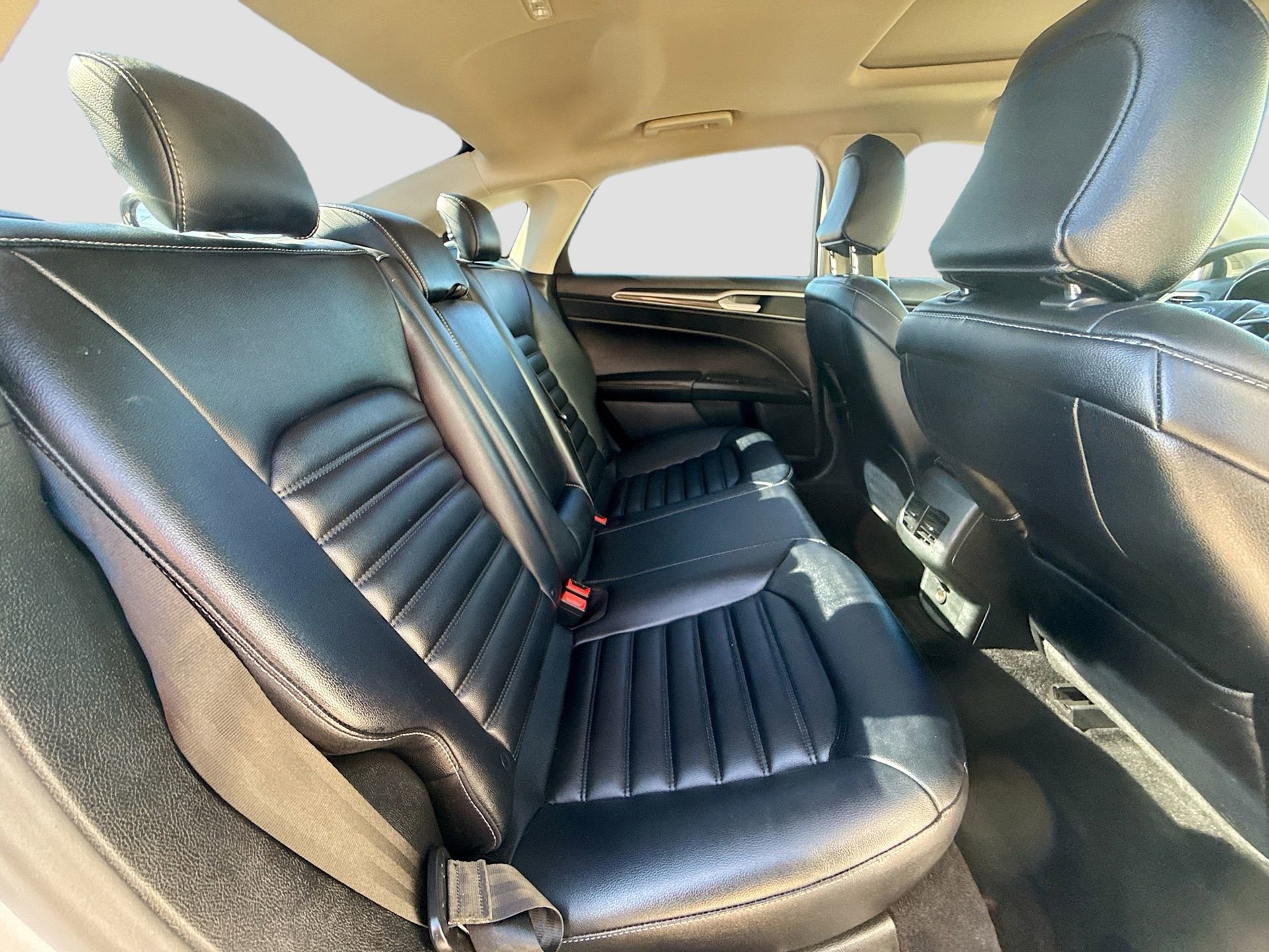 Used 2020 Ford Fusion SEL image 29