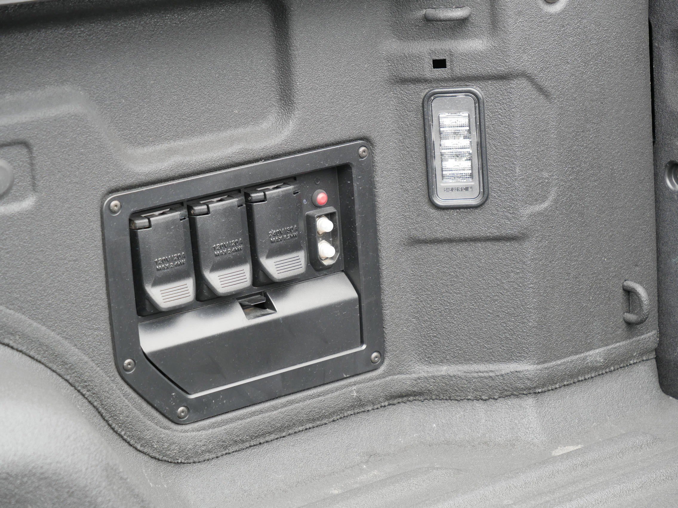 Used 2025 GMC Sierra EV Denali AWD/4WD image 37