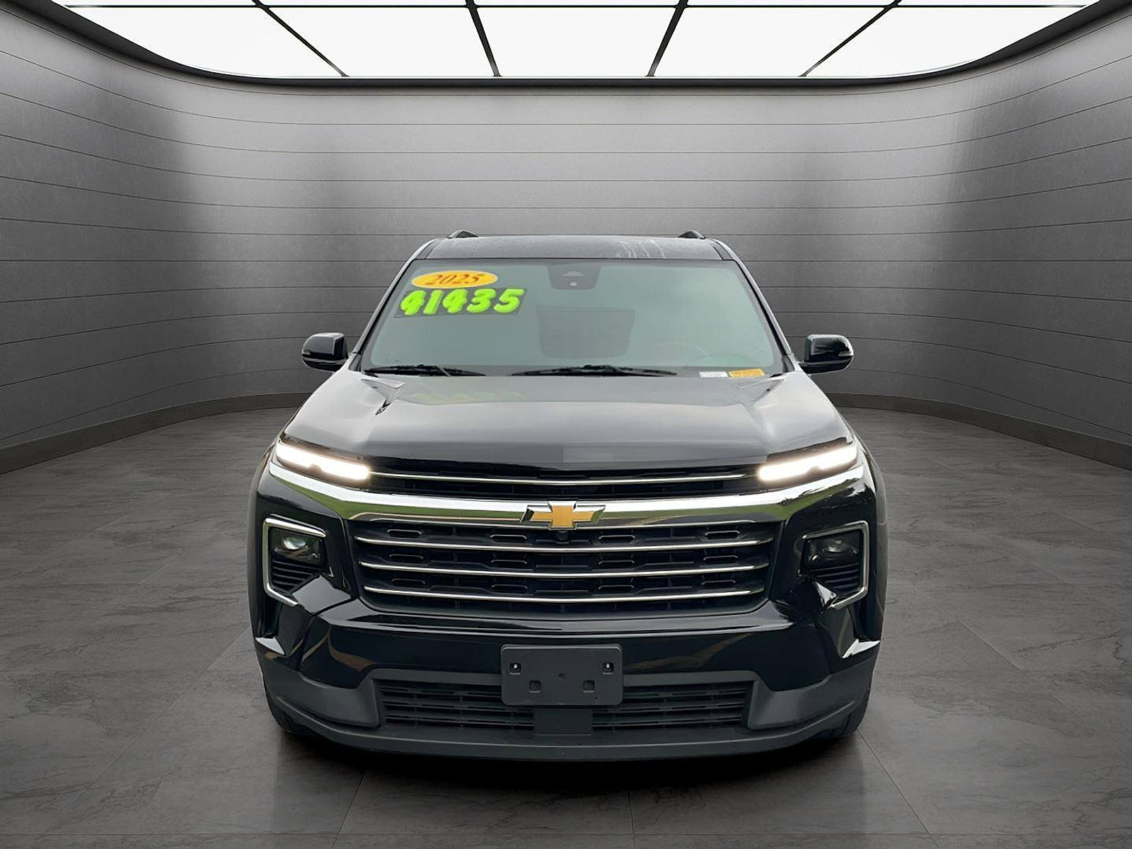 Used 2025 Chevrolet Traverse LT FWD image 9