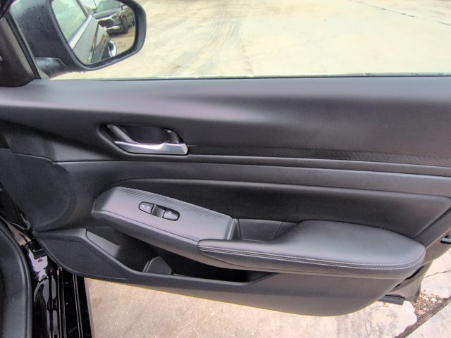 Used 2025 Nissan Altima 2.5 SV FWD image 32