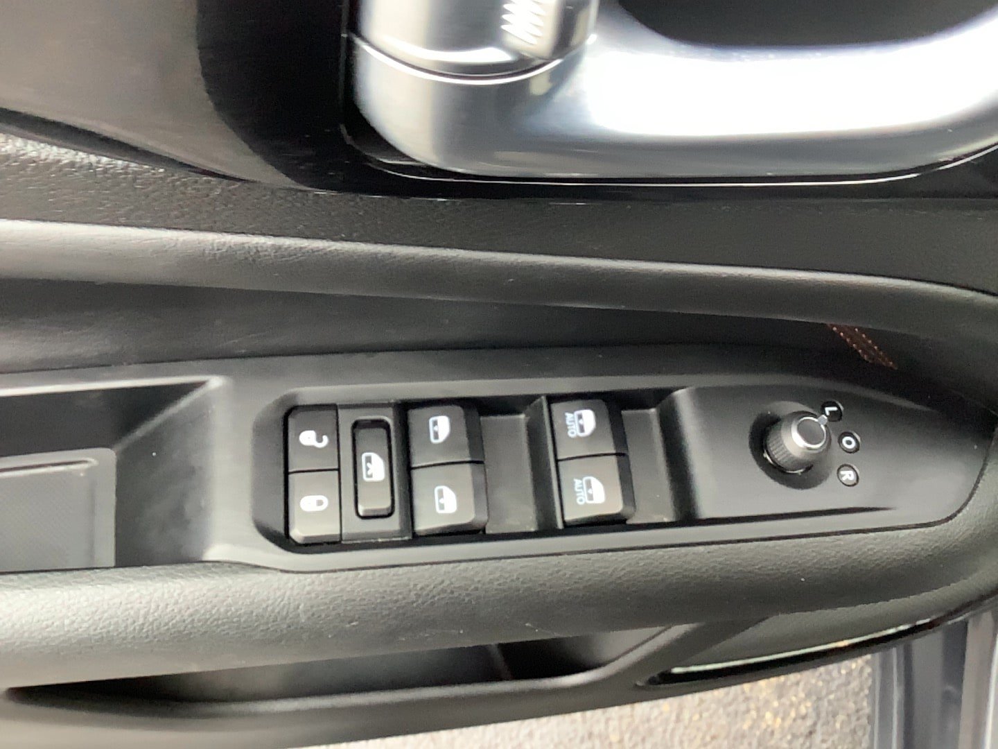 Used 2024 Jeep Compass Trailhawk w/ Trailhawk Convenience Group AWD/4WD image 11