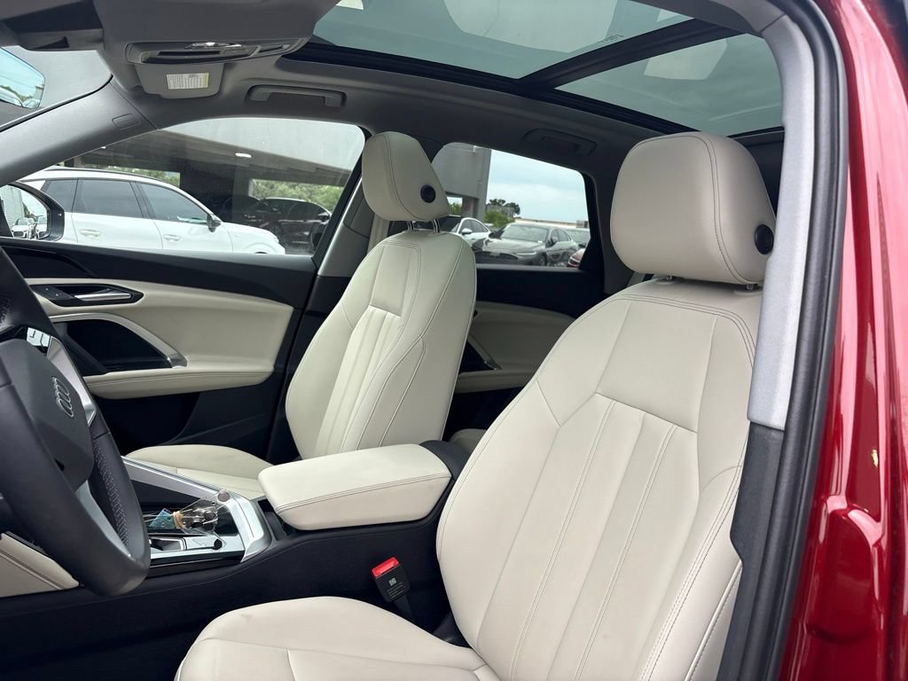 Used 2025 Audi Q5 Premium w/ Convenience Package AWD/4WD image 11