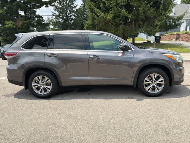 Used 2016 Toyota Highlander Plus AWD/4WD image 3