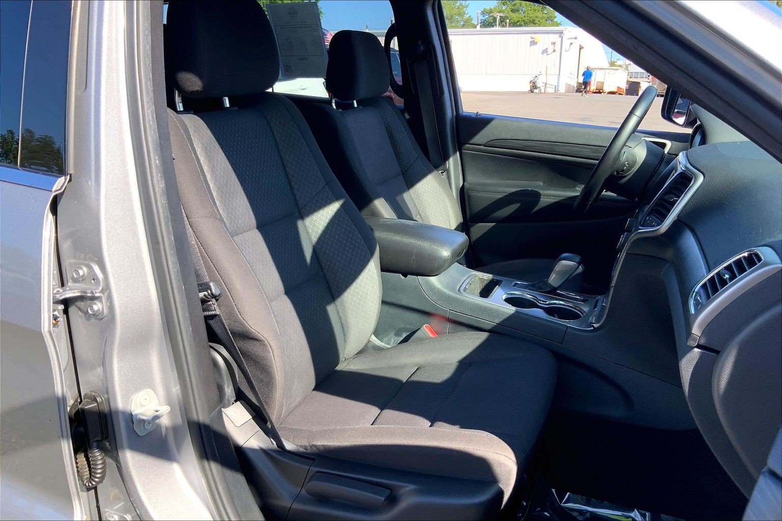 Used 2020 Jeep Grand Cherokee Laredo AWD/4WD image 7