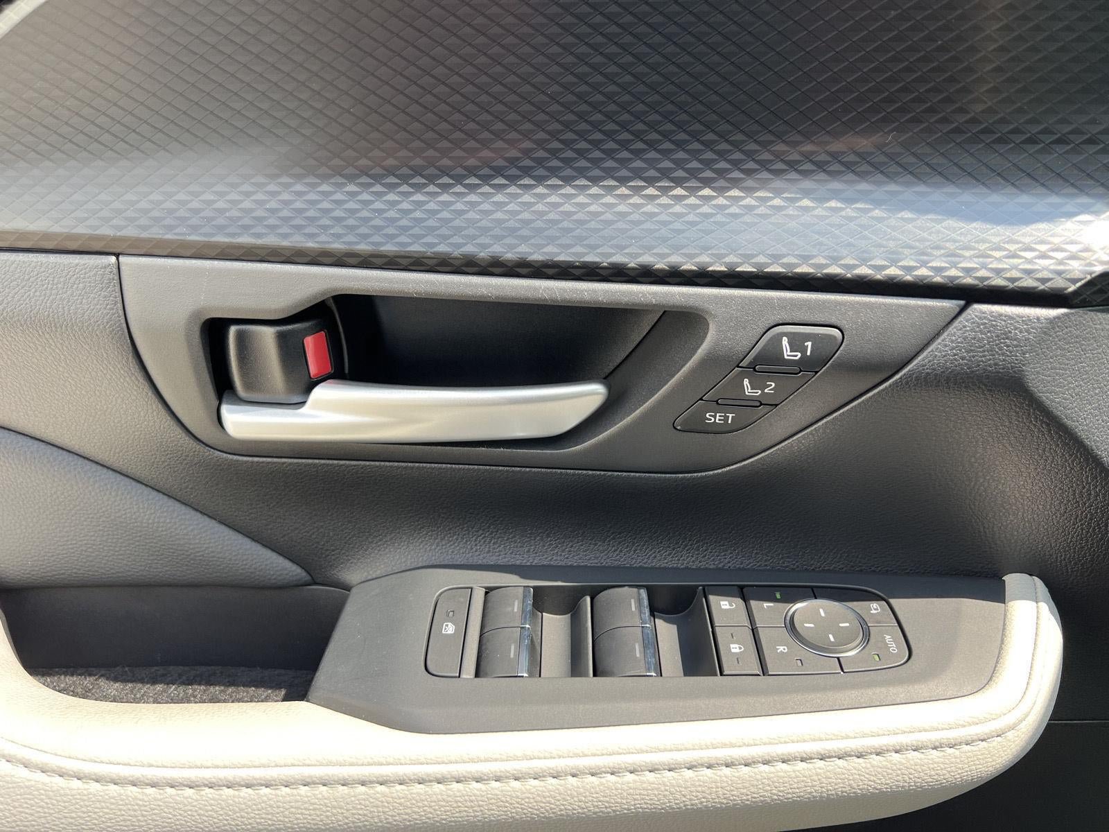 Used 2026 Toyota Grand Highlander AWD Hybrid image 18