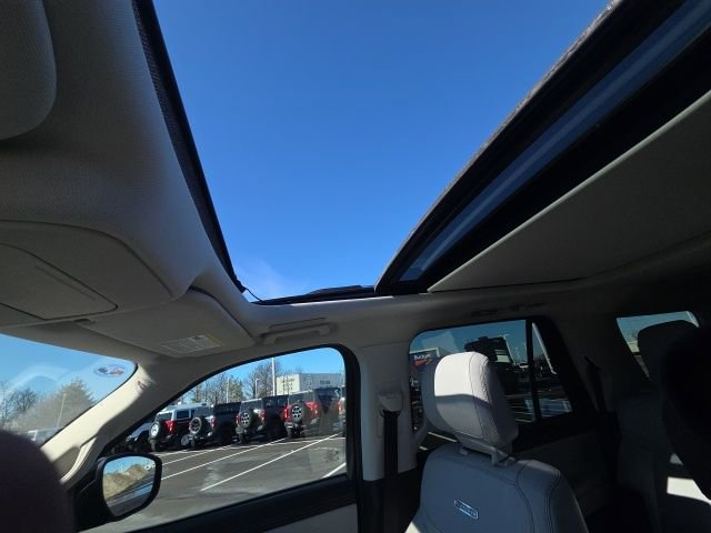 Certified 2025 Ford Expedition Platinum w/ Driver's Package image 31