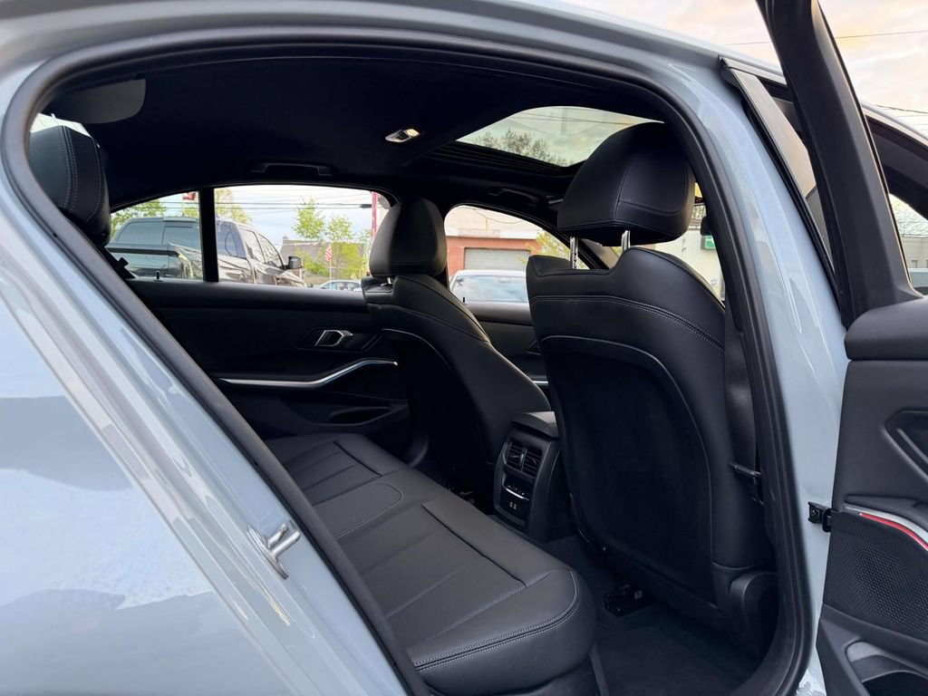 Used 2026 BMW 330i xDrive Sedan AWD/4WD image 16