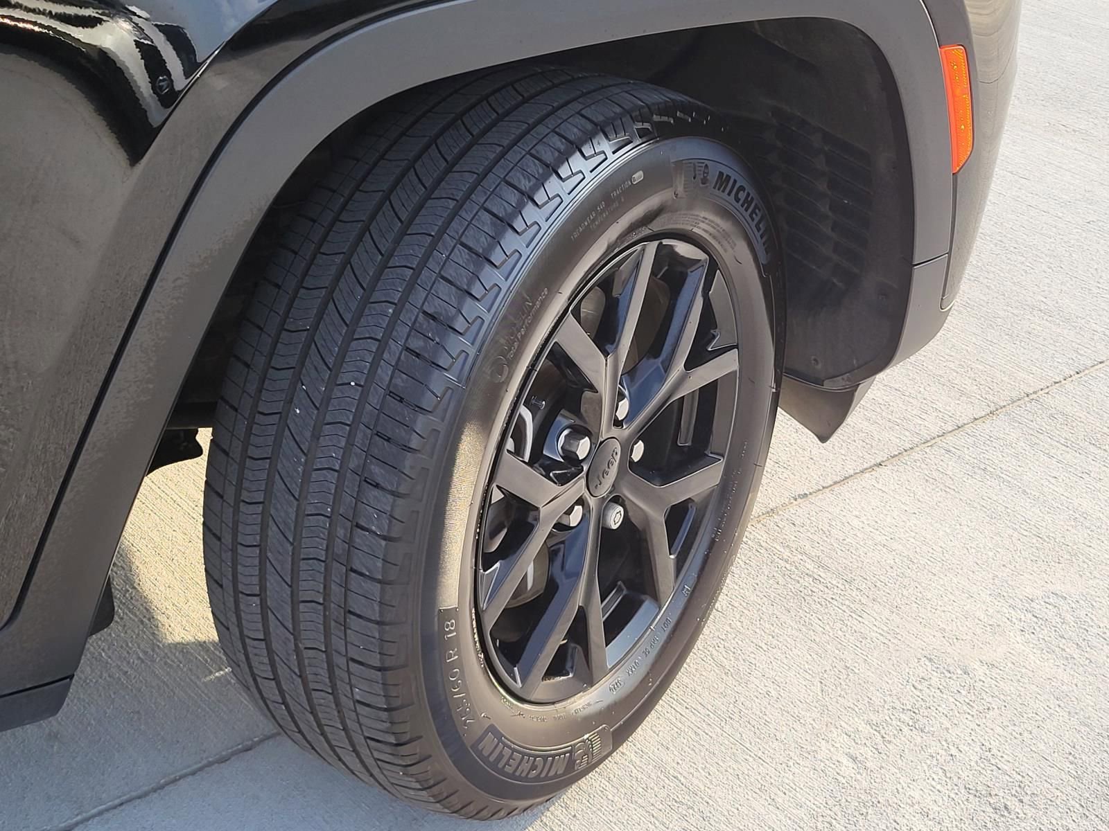 Used 2025 Jeep Grand Cherokee L Altitude RWD image 6