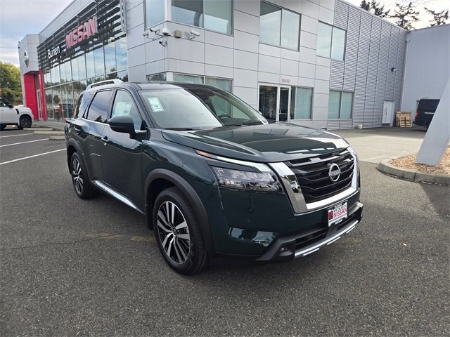 New 2025 Nissan Pathfinder Platinum image 3