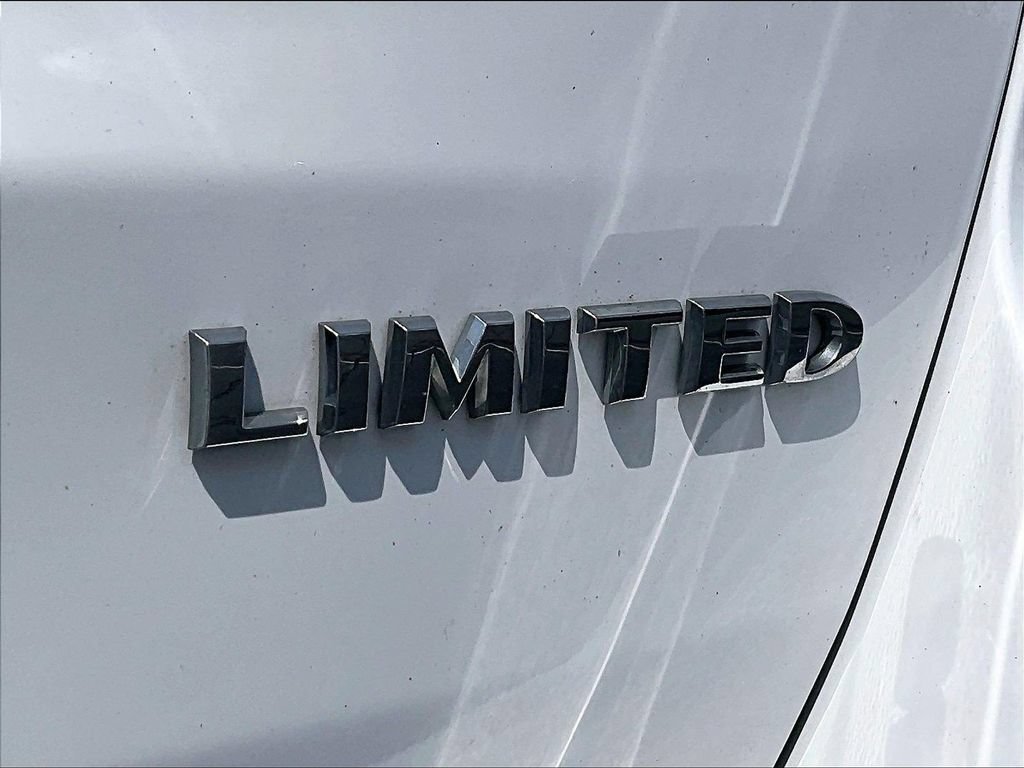Used 2020 Jeep Grand Cherokee Limited AWD/4WD image 29
