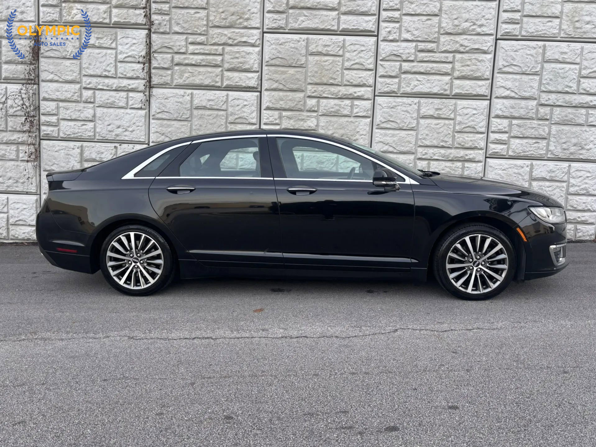 Used 2017 Lincoln MKZ Premiere image 8