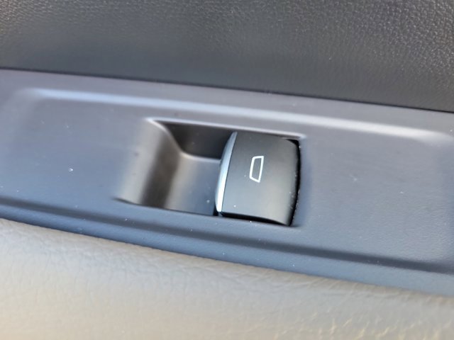 Used 2023 GMC Canyon Denali image 9