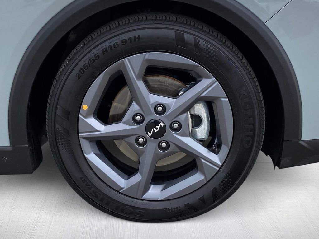 Used 2025 Kia K4 LXS image 14