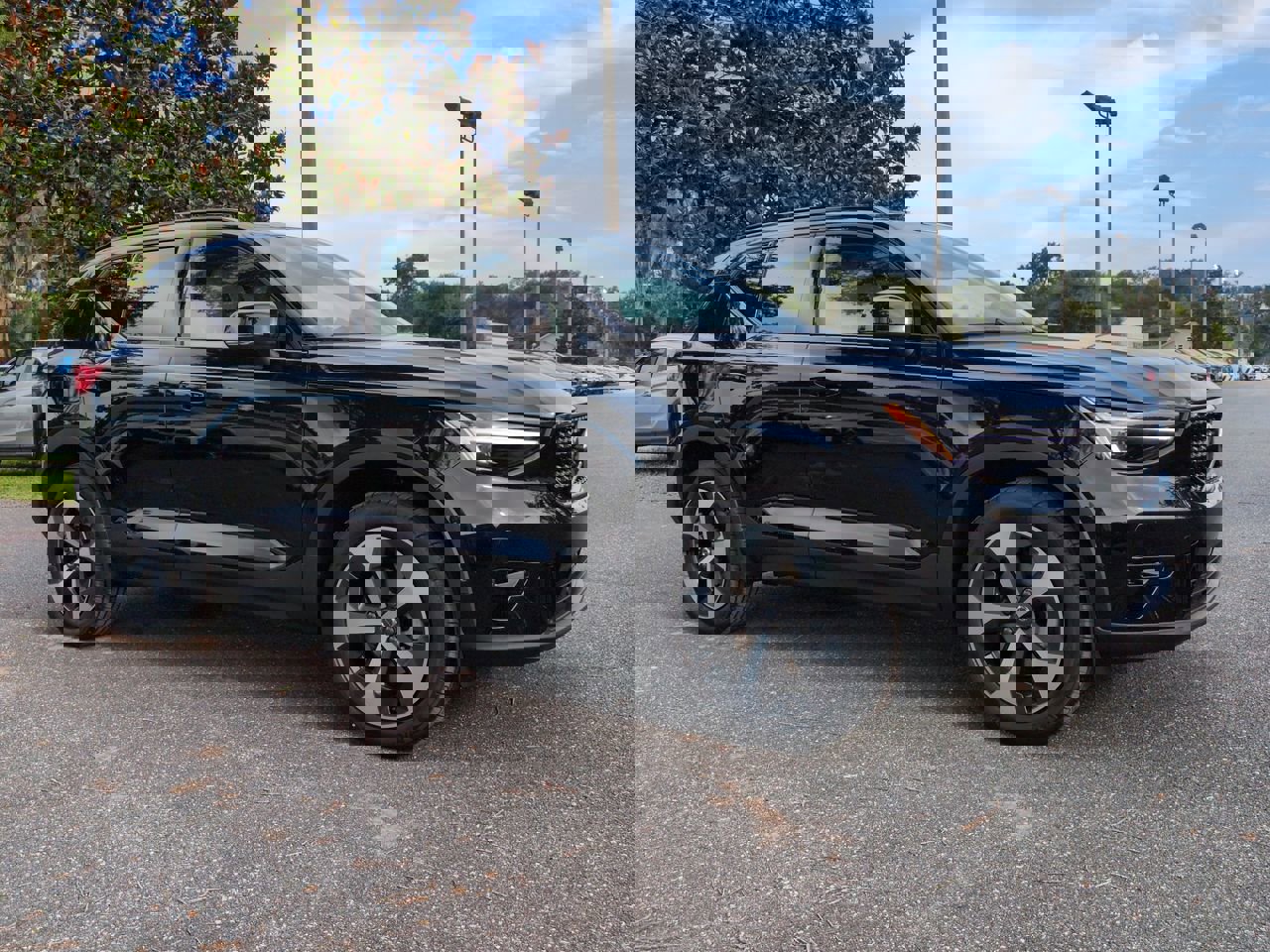 New 2025 Volvo XC40 B5 Plus w/ Protection Package Premier image 2