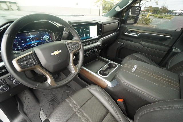 Used 2024 Chevrolet Silverado 2500 High Country w/ Technology Package AWD/4WD image 27