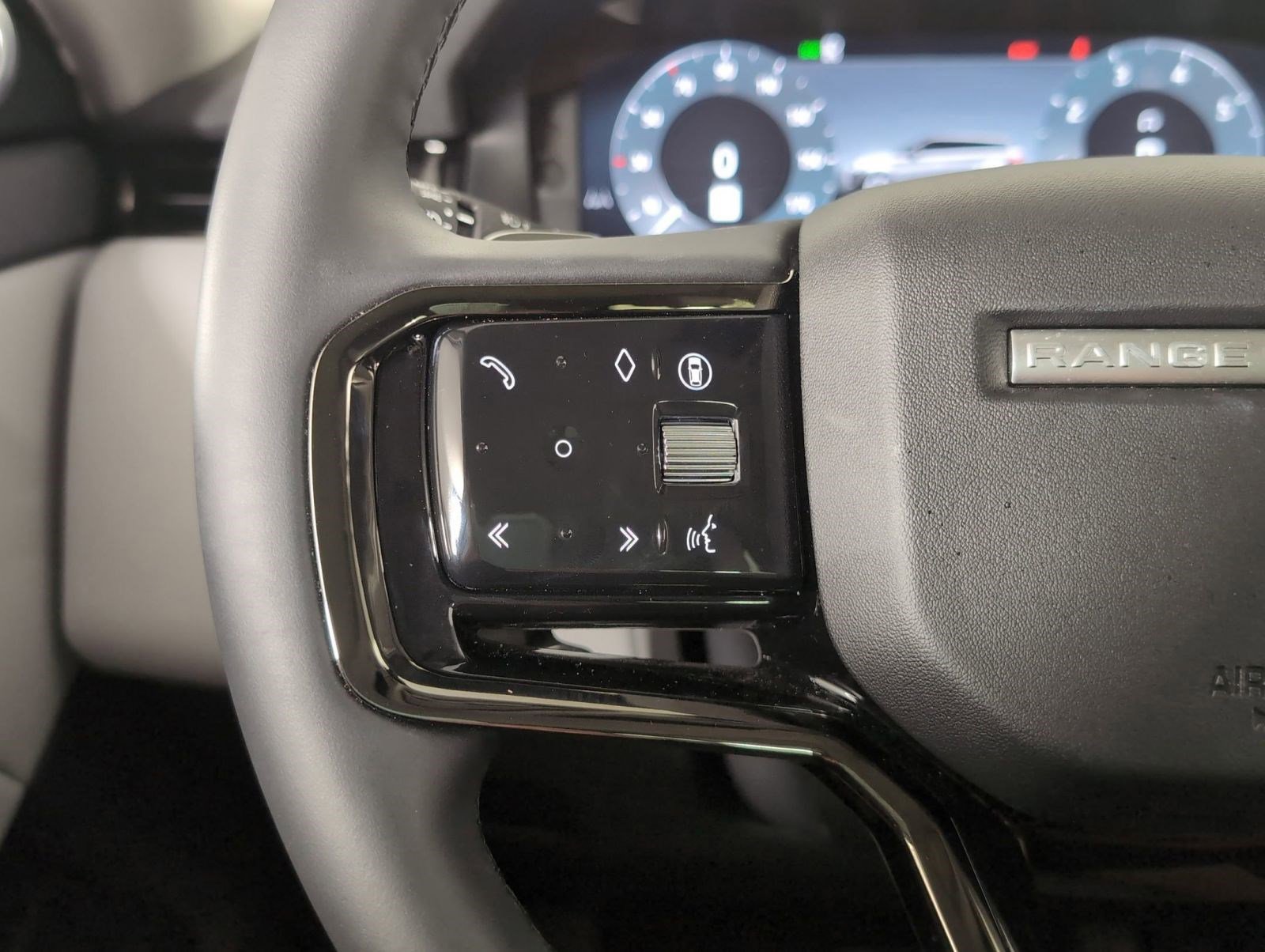 Certified 2025 Land Rover Range Rover Evoque S image 15