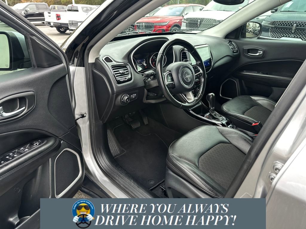 Used 2020 Jeep Compass Latitude FWD image 9