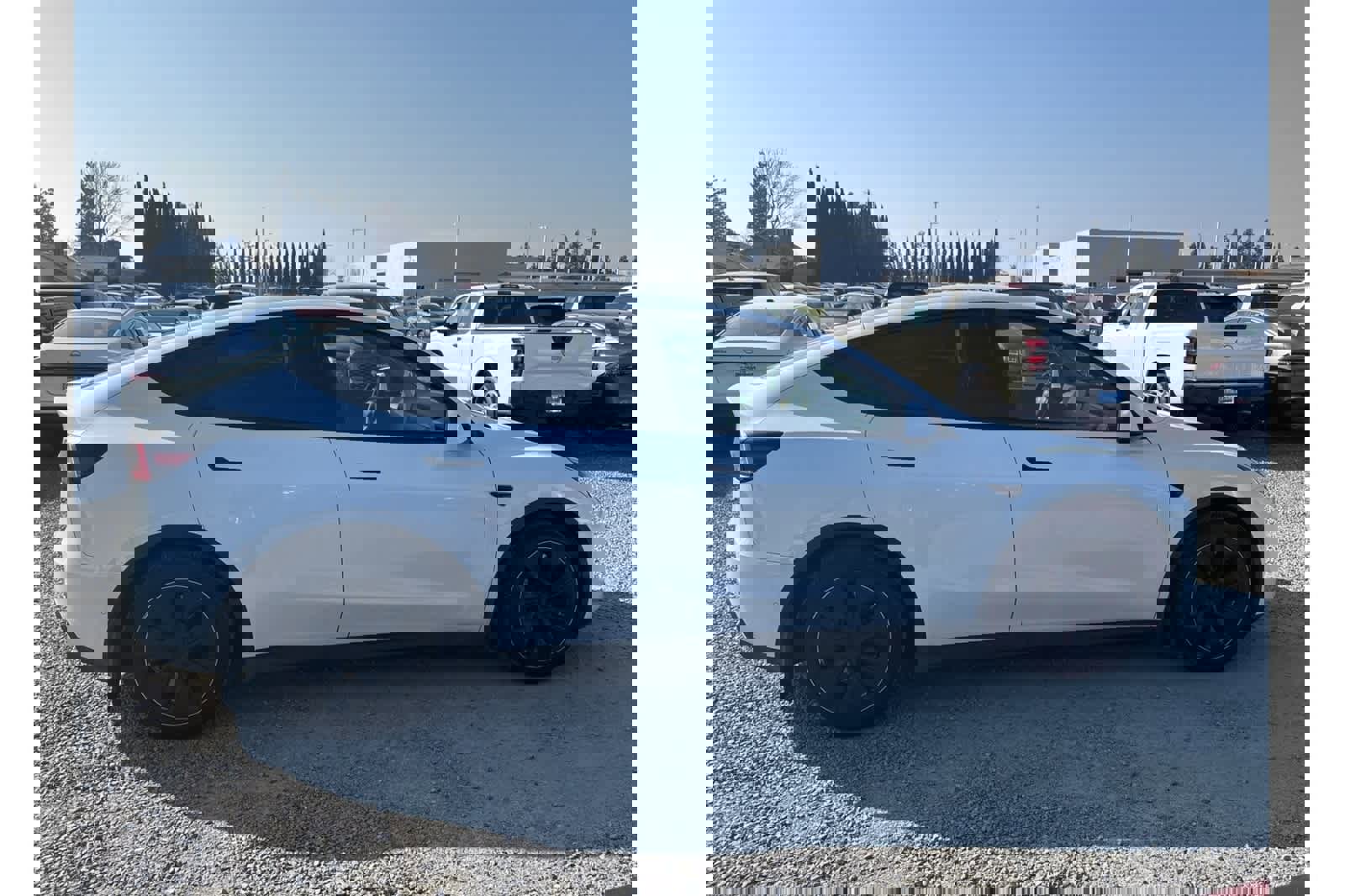 Used 2022 Tesla Model Y Long Range image 9