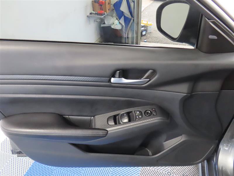 Used 2024 Nissan Altima 2.5 SV FWD image 15