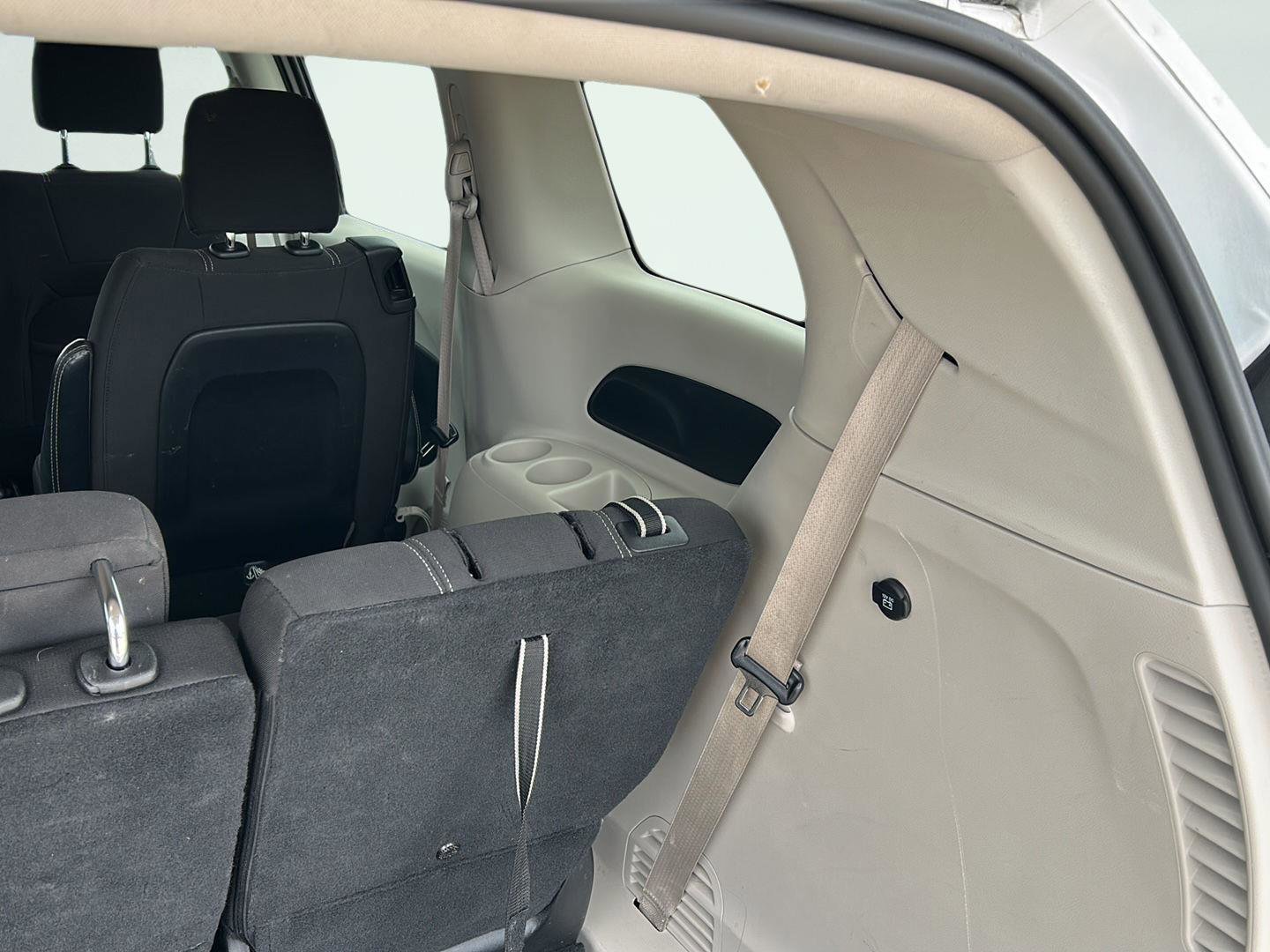 Used 2022 Chrysler Voyager LX FWD image 12