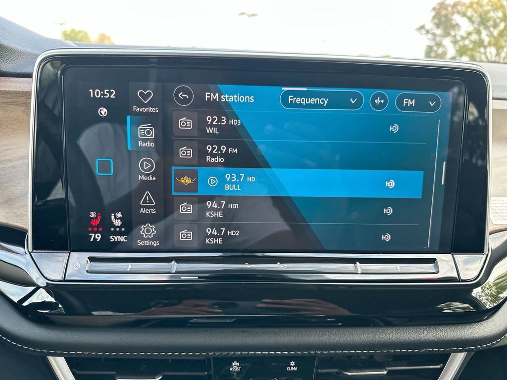 Used 2025 Volkswagen Atlas SE image 44