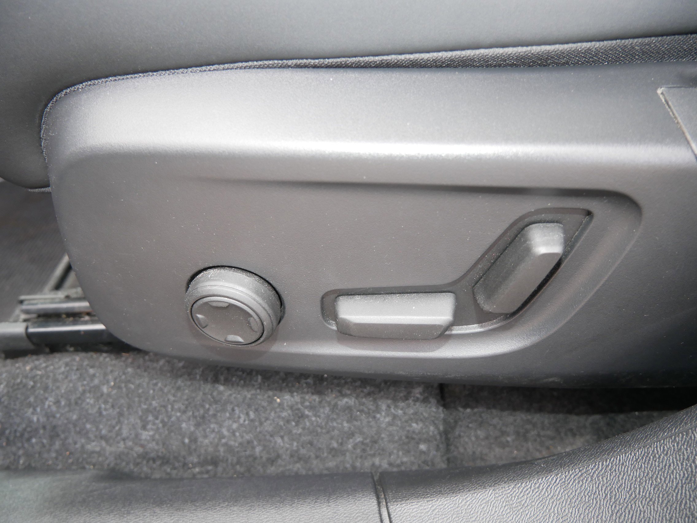 Certified 2023 Volvo C40 P8 Recharge Ultimate image 15