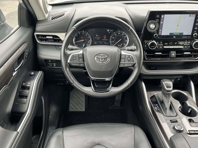 Used 2021 Toyota Highlander Limited image 19