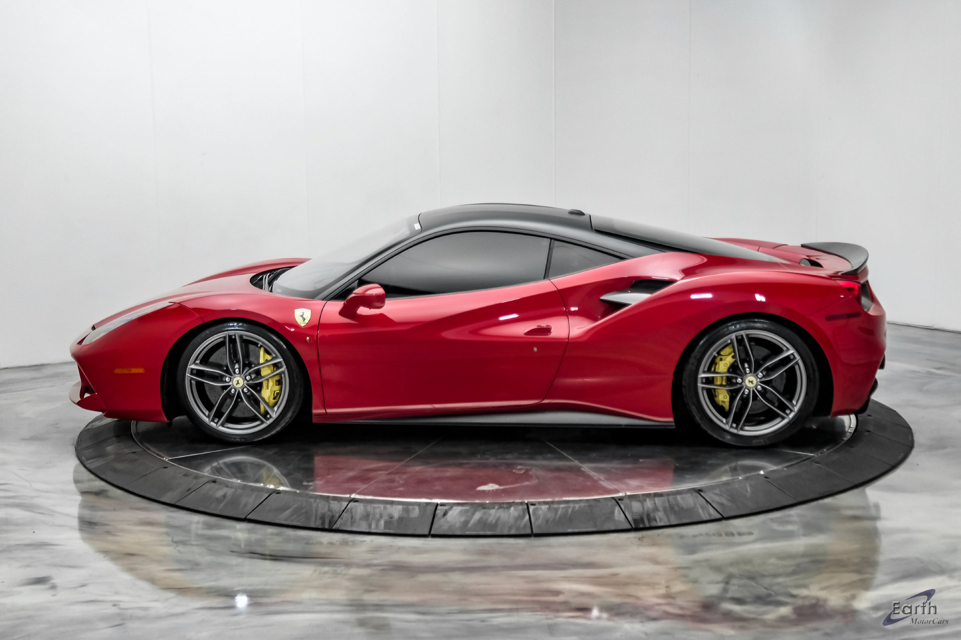 Used 2017 Ferrari 488 GTB RWD image 9
