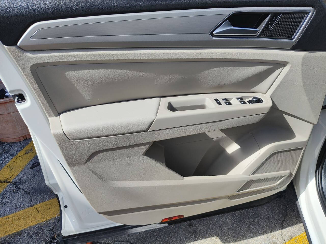 Used 2018 Volkswagen Atlas SE FWD image 24