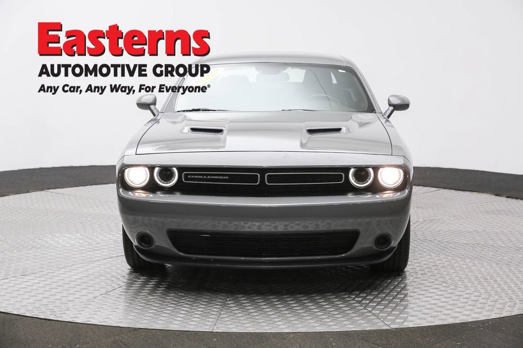 Used 2023 Dodge Challenger SXT image 2