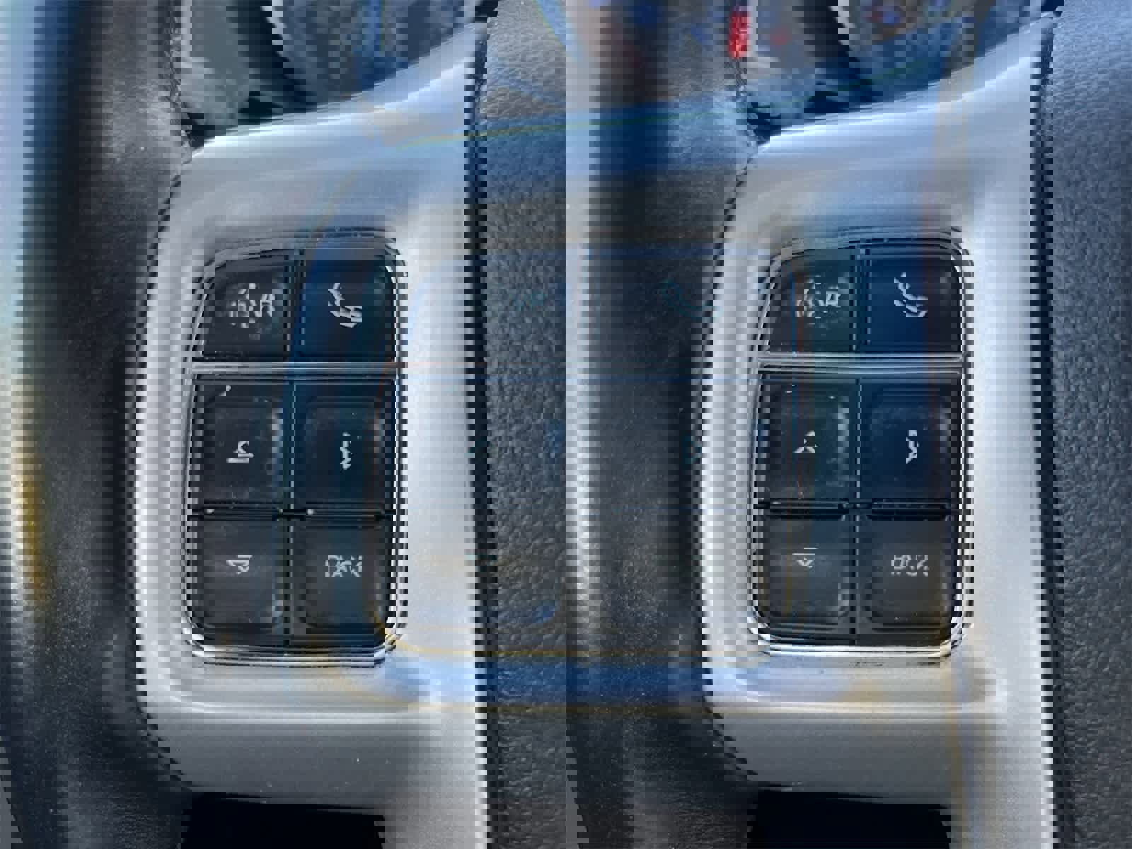 Used 2015 Chrysler Town & Country Touring-L w/ Driver Convenience Group image 22