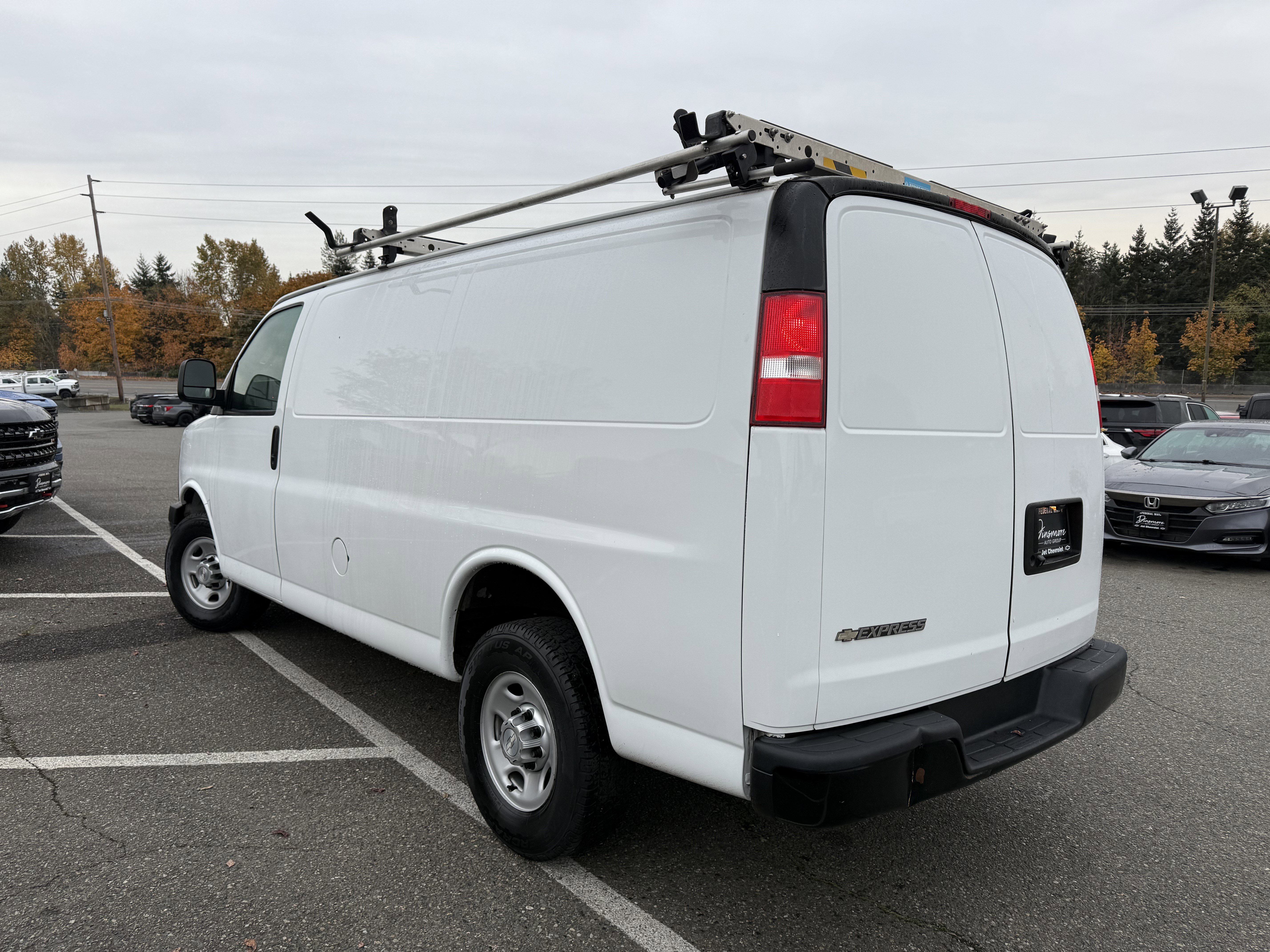 Used 2017 Chevrolet Express 2500 image 6