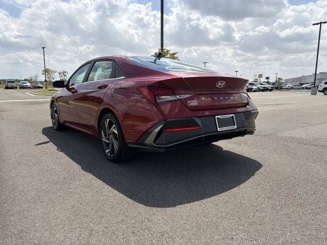 Used 2024 Hyundai Elantra Limited FWD image 4