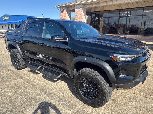 Used 2025 Chevrolet Colorado ZR2 w/ Midnight Edition image 2