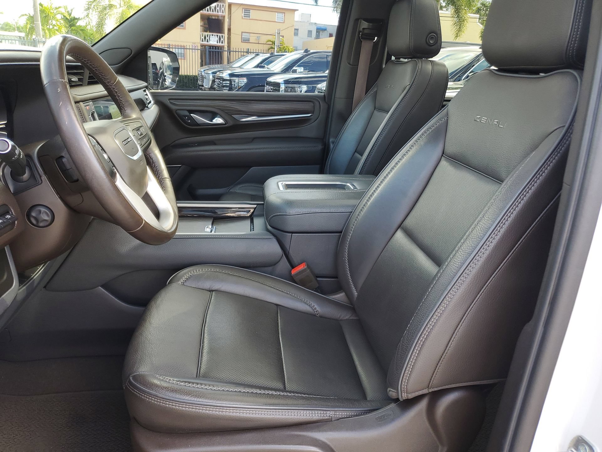 Used 2022 GMC Yukon Denali AWD/4WD image 25