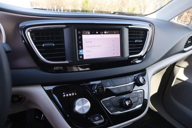 Used 2023 Chrysler Voyager LX image 18