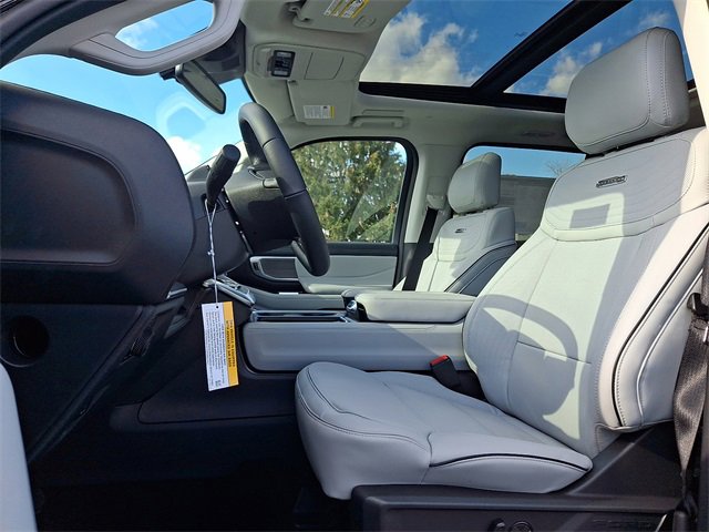 New 2025 Ford Expedition Platinum w/ Platinum Ultimate Package image 9