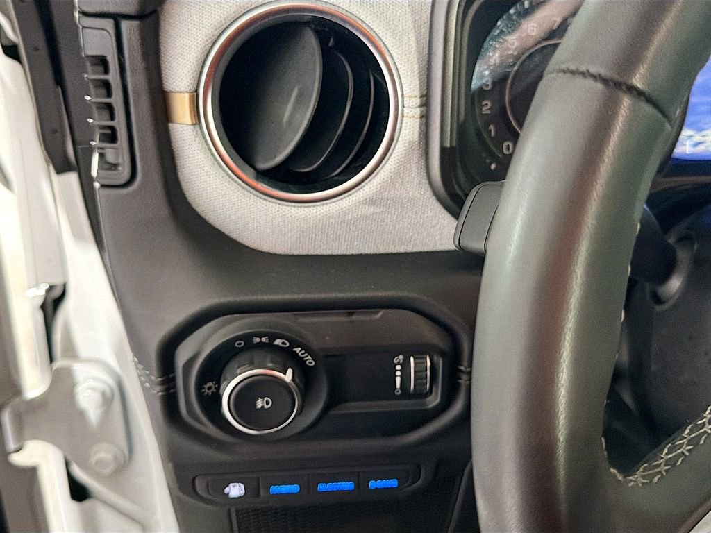 Used 2025 Jeep Wrangler Unlimited Sahara w/ Safety Group image 10