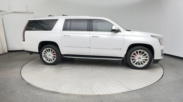 Used 2019 Cadillac Escalade ESV Luxury AWD/4WD image 9