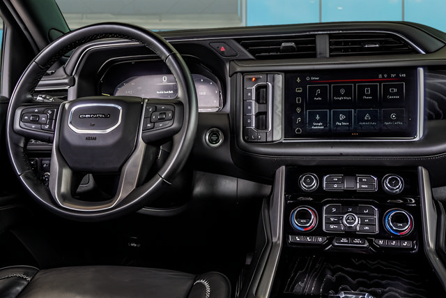Used 2024 GMC Yukon XL Denali AWD/4WD image 13